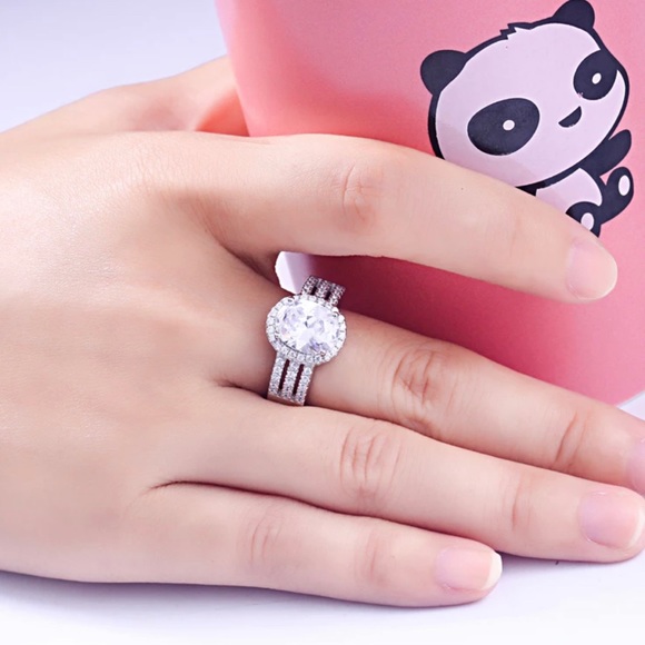 ✨Stunning 3 Row Oval Halo✨18K White Gold✨ - Picture 4 of 7